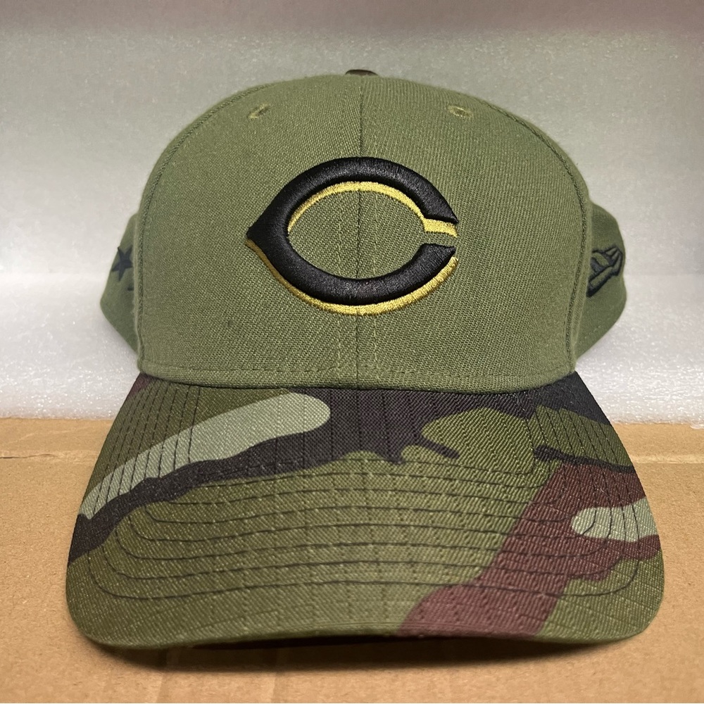 Cincinnati Reds New Era medium/large 39thirty flex fit baseball hat.